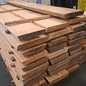 Pakke med 41 stk Høvlet Lærketræ, høvlet på 2 sider med pudsede kanter, kalmarplanker 50x200x350x1800 mm (Restparti) (Sælges kun som pakke)