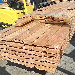 Høvlet Klinkebeklædning i Lærketræ 150, (Dækker 125mm) 84 stk 5,10 / 20 stk 3,60 / 10 stk 2,60 = 526 m. ( Sælges kun som pakke)