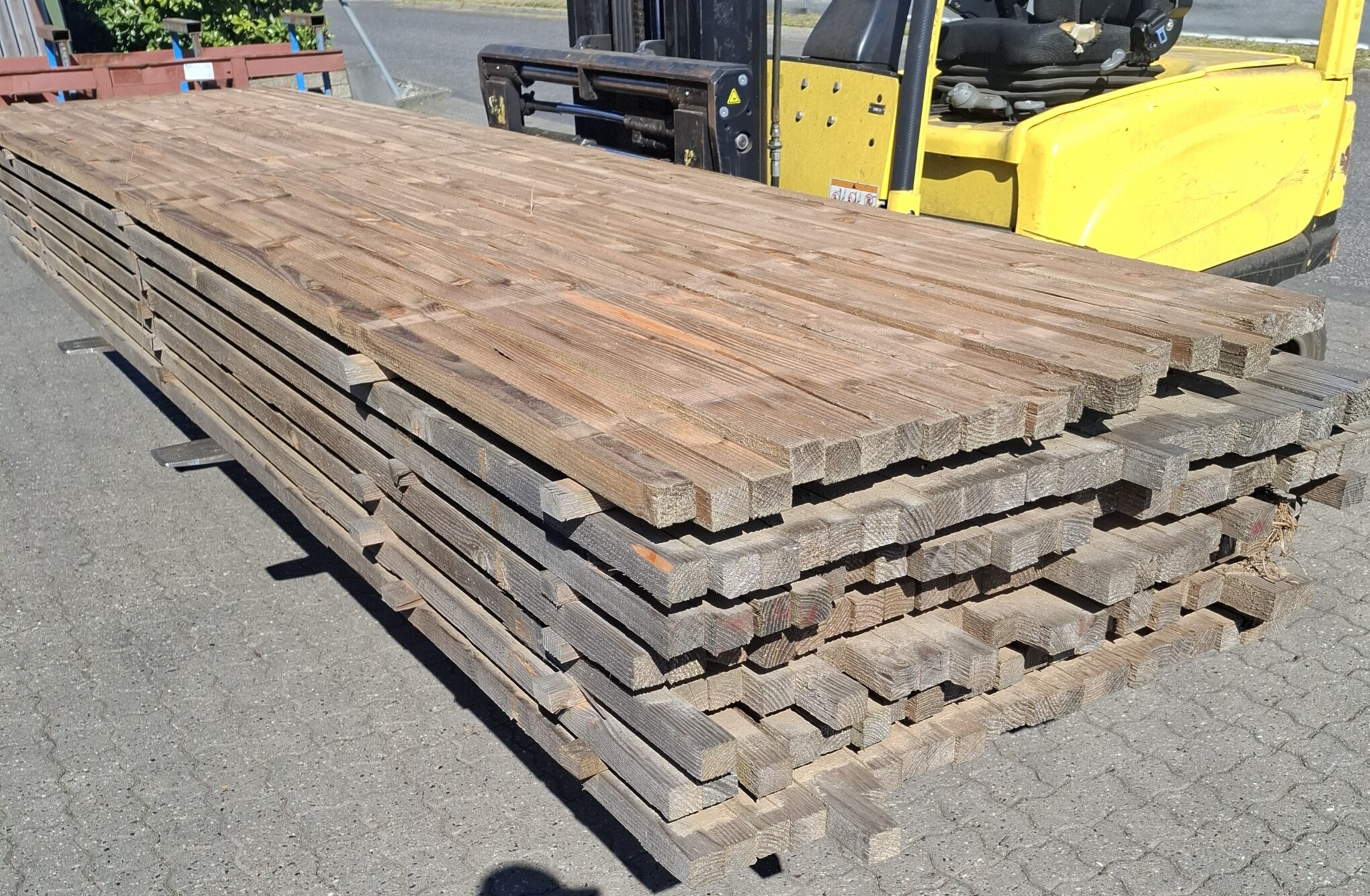 Pakke med 161 stk Lærketræ lister i 38x40x4200 mm (Sælges kun som pakke) 1 - Pakke med 161 stk. lærketræslister i T1 kvalitet. Dimension 38x40x4200 mm. Velegnet til udendørs projekter. Sælges kun samlet som pakke. - Himmerlands Handel Pakke med 161 stk Lærketræ lister i 38x40x4200 mm (Sælges kun som pakke)